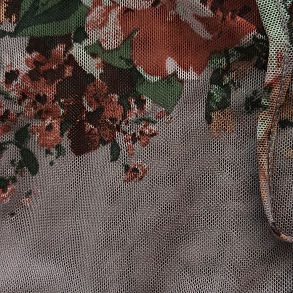 Sheer Floral Top - Picture 3 of 4